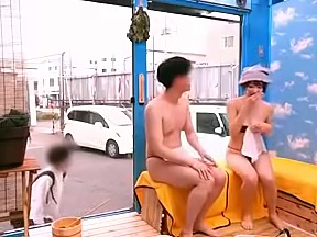 マジックミラー号 蒸気と欲望が交差する…話題騒然のサウナミラー号第2弾 移動式サウナに男女2人きり？！の状況で何故かムクムクと膨らんでしまった勃起ち〇こに、気まずさと興奮で発汗効果MAX！！ このままだと外に決して出られない状況で2人の男女はどうなってしまうのか… タイトル画像