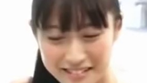 「童貞くんのオナニーのお手伝いしてくれませんか…」 海で声を掛けた心優しい専門学生・大学生・OL・人妻さんがマジックミラー号で童貞くんを赤面筆おろし！2 タイトル画像