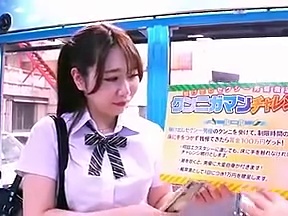 マジックミラー号ハードボイルド 耐えたら賞金！ダメならデカマラ即ハメ！女子○生ガニ股顔面騎乗クンニチャレンジ！敏感なクリの皮を剥かれデロデロに舐められ膣穴に舌を捻じ込まれガックガク絶頂イキ潮噴出しまくり！！発情ナマオメコに中出し！ タイトル画像