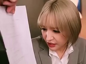一緒に上京してきた可愛い彼女は俺のために絶倫権力おじさんに種付けセックスされていた。 百永さりな タイトル画像