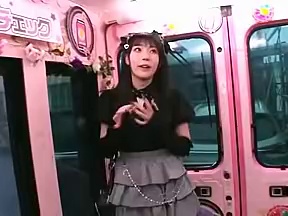 一般男女モニタリングAV×マジックミラー便コラボ企画 路上でアヘ顔絶頂！地雷系女子が初めての潮吹き直後にデカチン挿入！恥じらいながらも人前でイキ潮を吹いてしまったぴえんオマ○コにイってもやめない生膣激ピストン！アヘ顔を晒してイキ漏らしが止まらない！ タイトル画像
